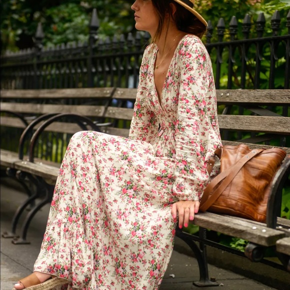 🌹Romantic Rose Plunging V Neck Floral Maxi Dress - Picture 3 of 10